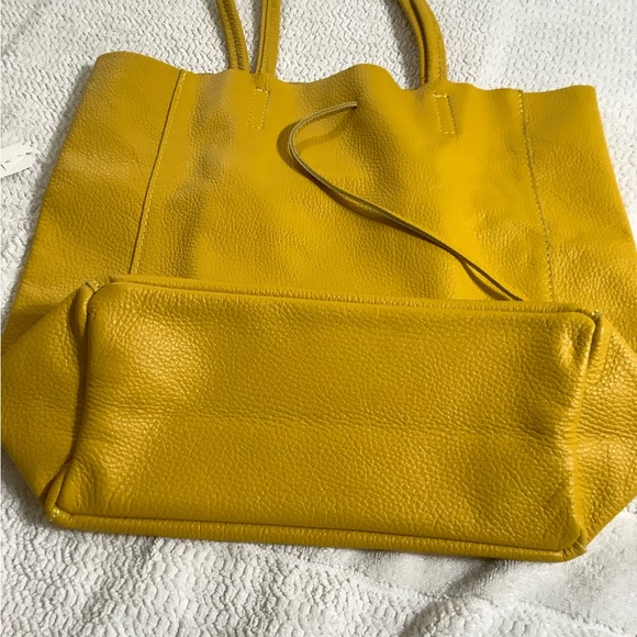 CHALA YELLOW ITALIAN SOFT LEATHER TOTE BAG. - Picture 8 of 12